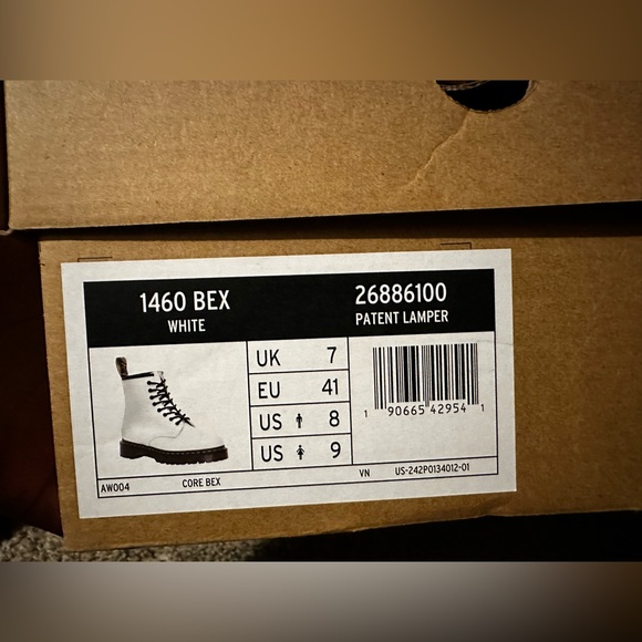 DOC MARTENS, SIZE 9 - Picture 2 of 5